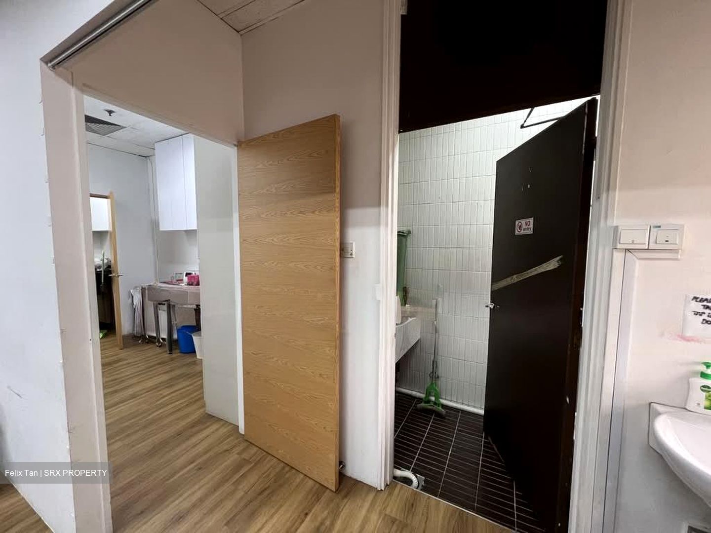 Fu Lu Shou Complex (D7), Office #557274031